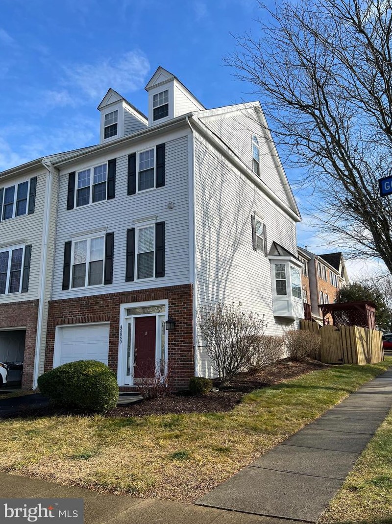 42860 Golf View Dr, Fairfax, VA 20152