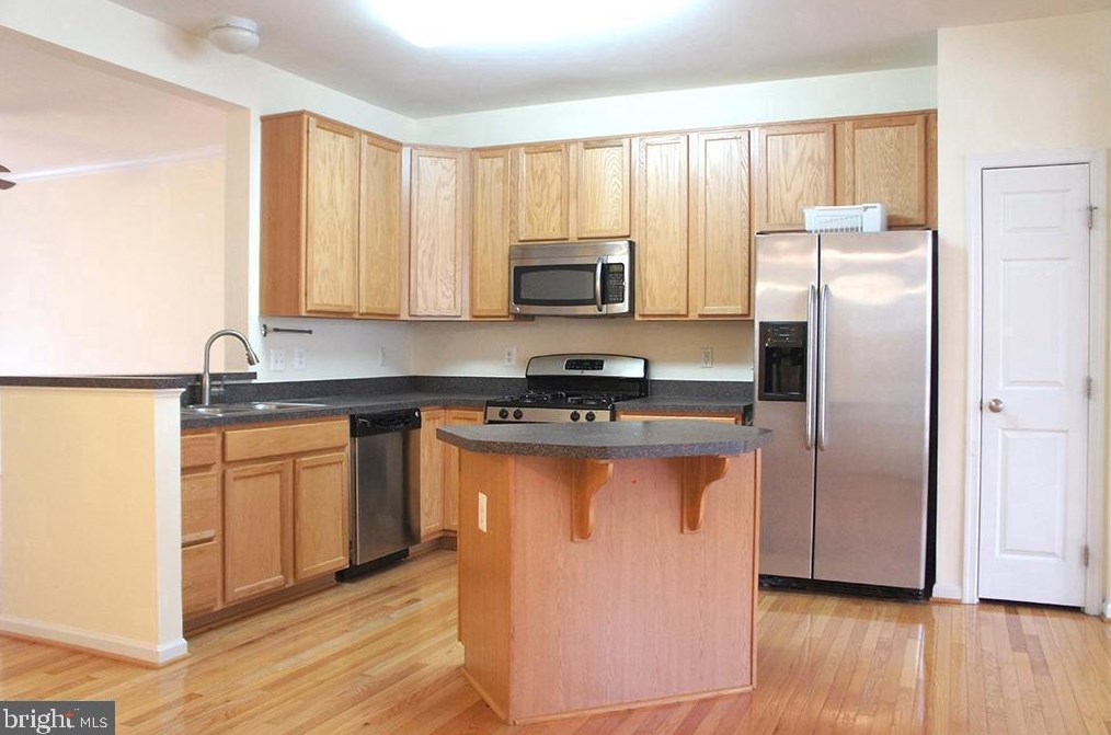 25307 Gothic Sq, Fairfax, VA 20152