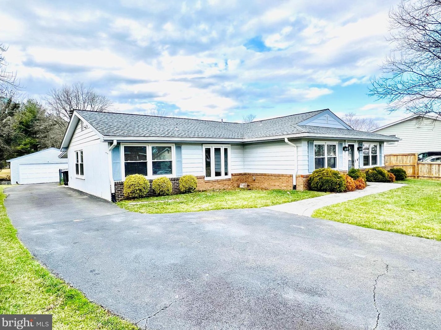 103 N Harrison Rd, Dulles, VA 20164