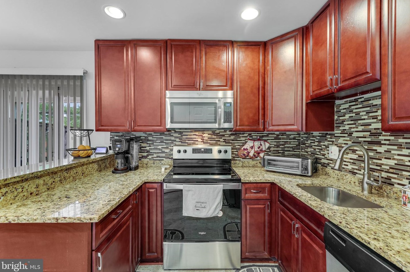 133 Baylor Dr, Dulles VA  20164-5434 exterior