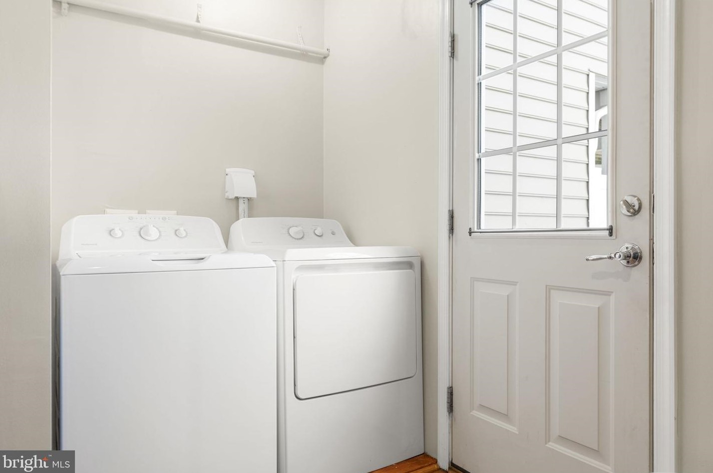 22277 Rampsbeck Ter, Ashburn VA  20148-4146 exterior