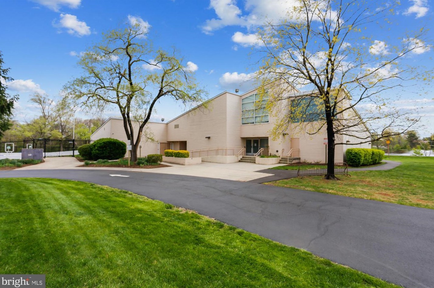 231 Penny Ln, Dulles VA  20164-1607 exterior