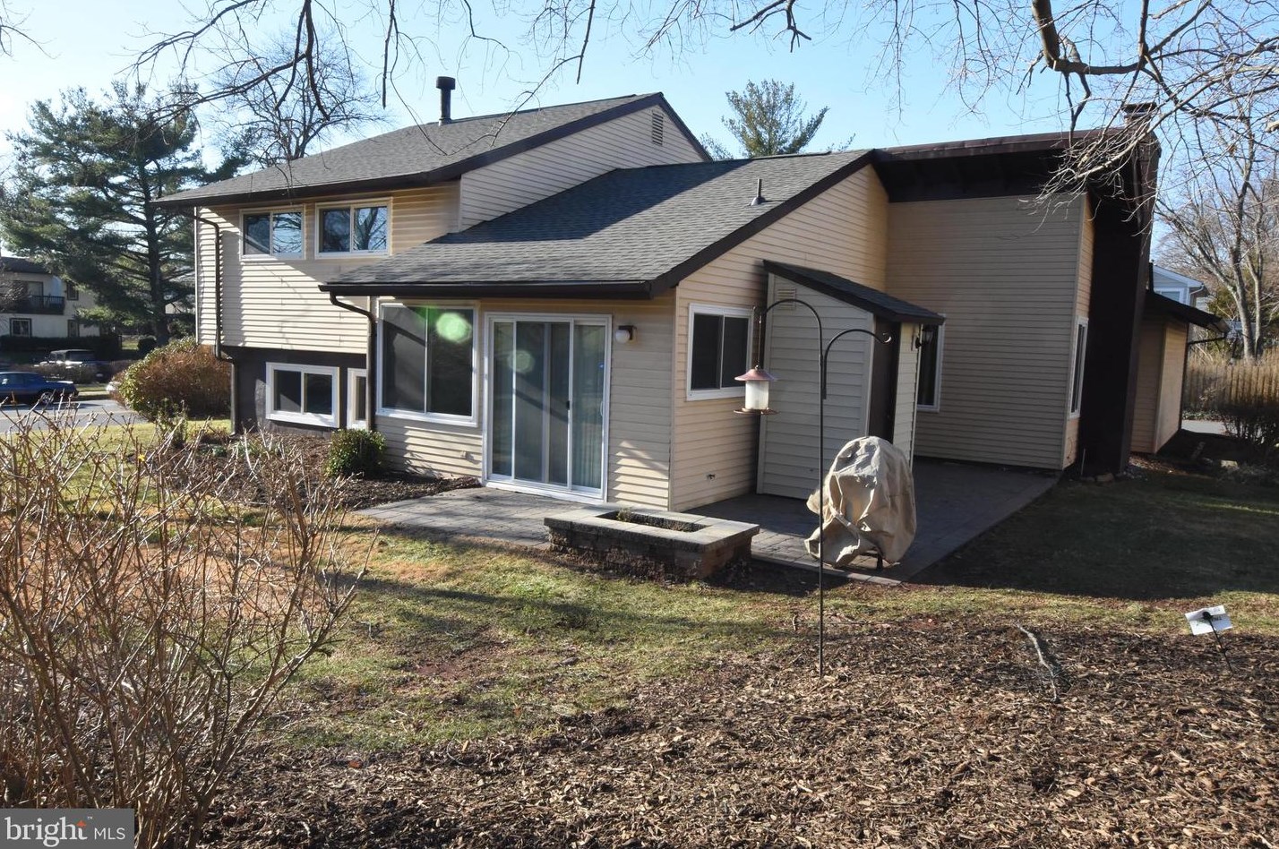 231 Penny Ln, Dulles VA  20164-1607 exterior