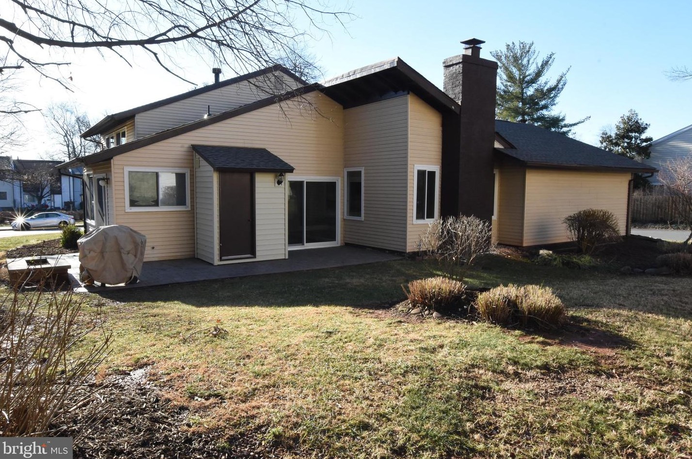 231 Penny Ln, Dulles VA  20164-1607 exterior