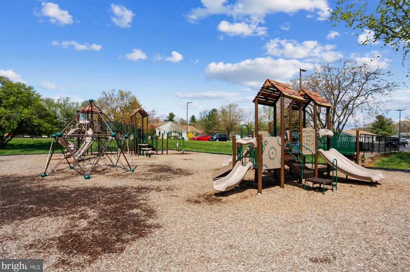 231 Penny Ln, Dulles VA  20164-1607 exterior