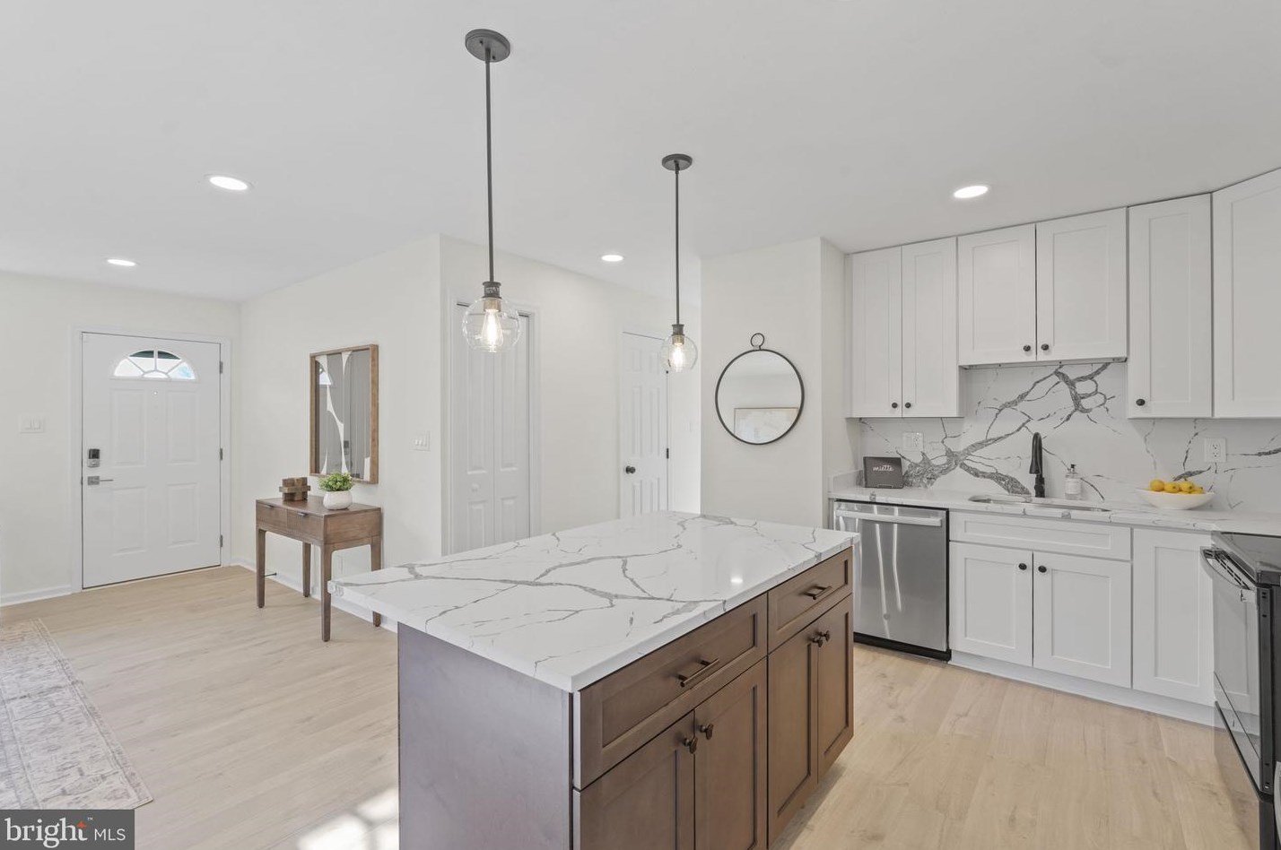 101 Cypress Rd, Dulles VA  20164-4004 exterior