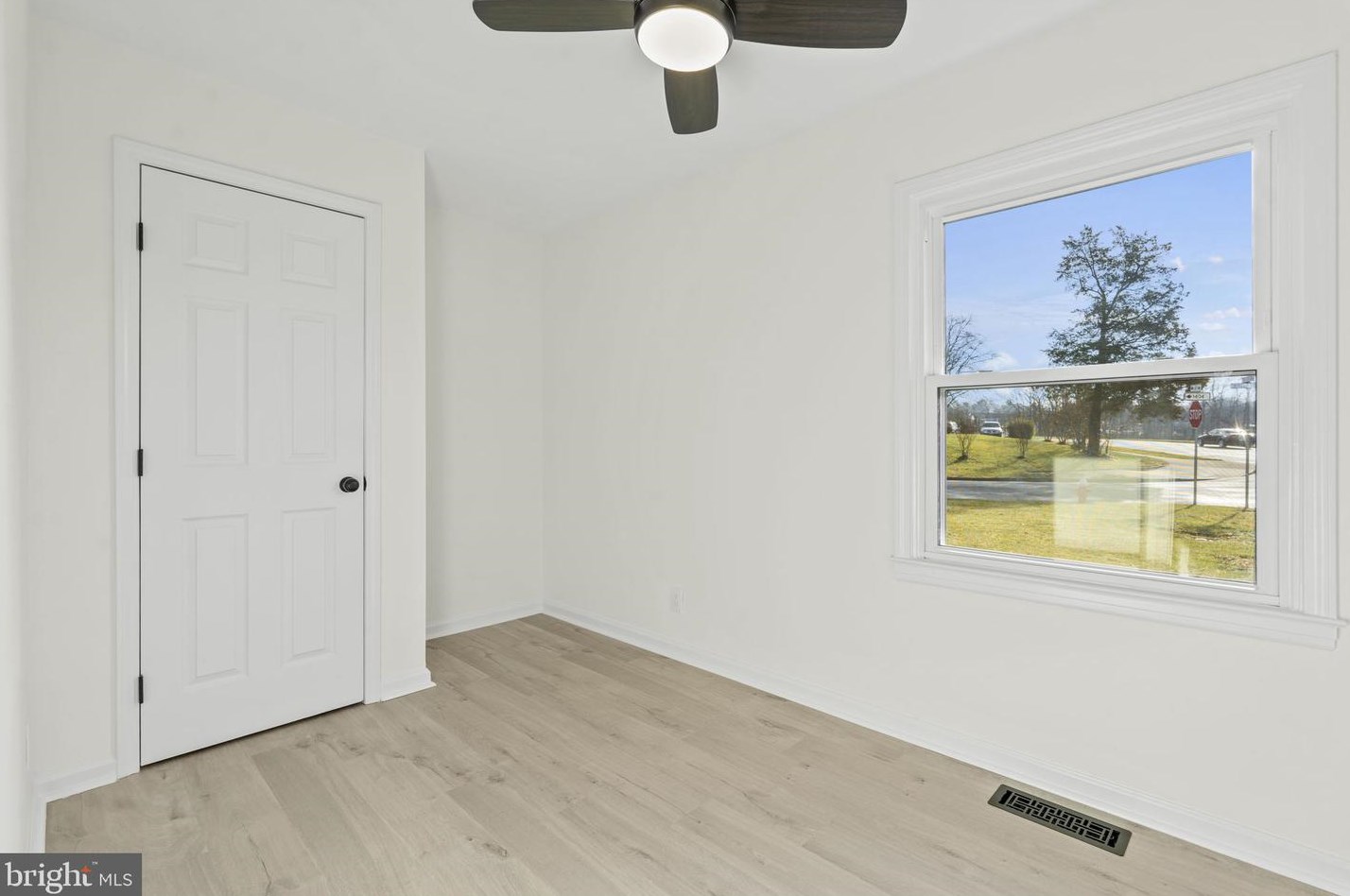 101 Cypress Rd, Dulles VA  20164-4004 exterior