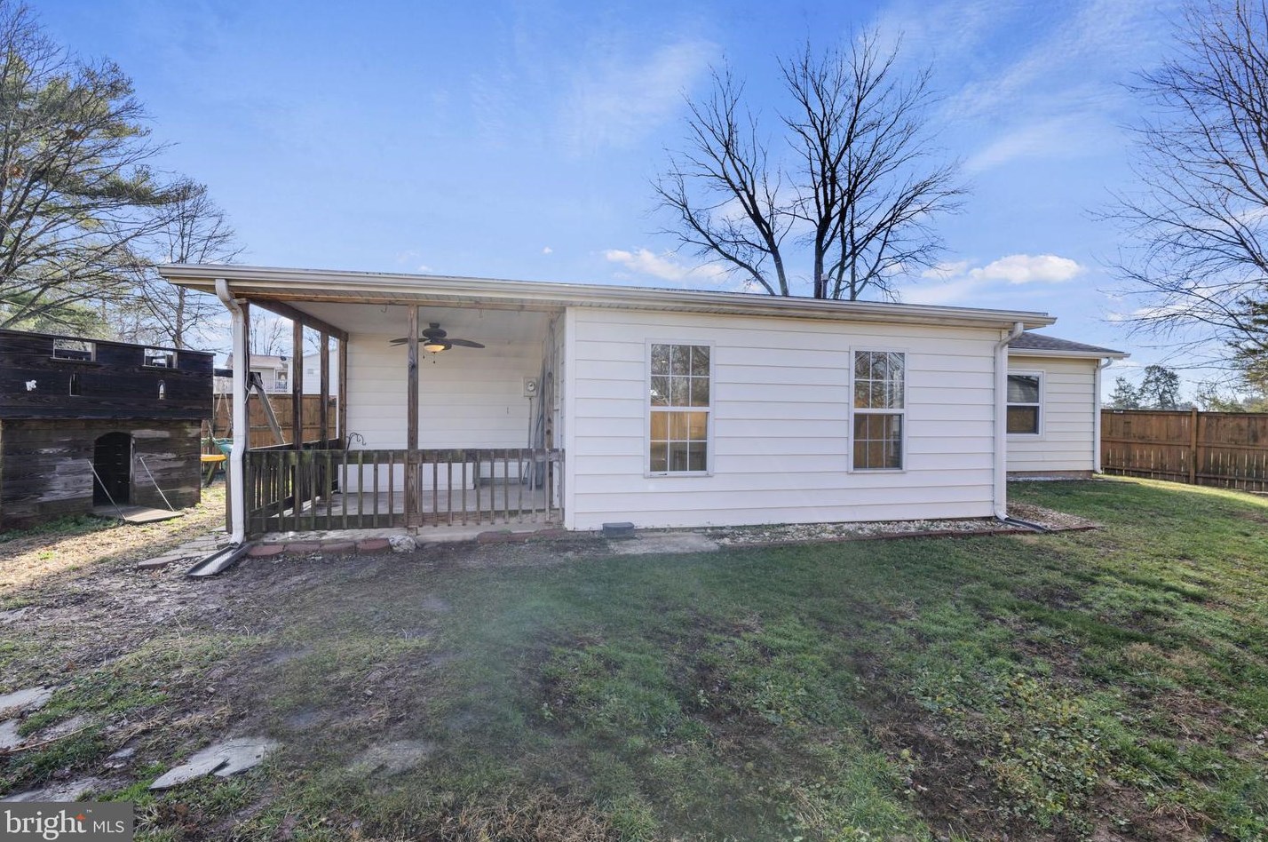 101 Cypress Rd, Dulles VA  20164-4004 exterior