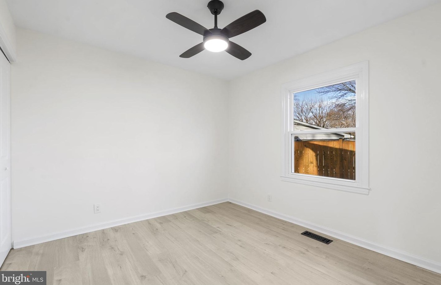 101 Cypress Rd, Dulles VA  20164-4004 exterior