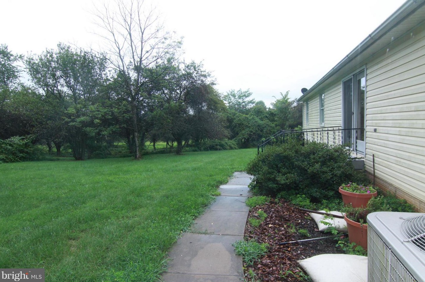 13098 Picnic Woods Rd, Lovettsville, VA 20180