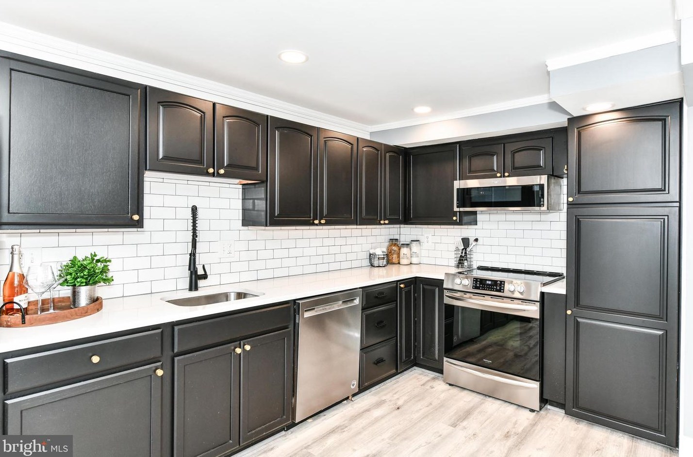 43 Bickel Ct, Sterling VA  20165-5727 exterior