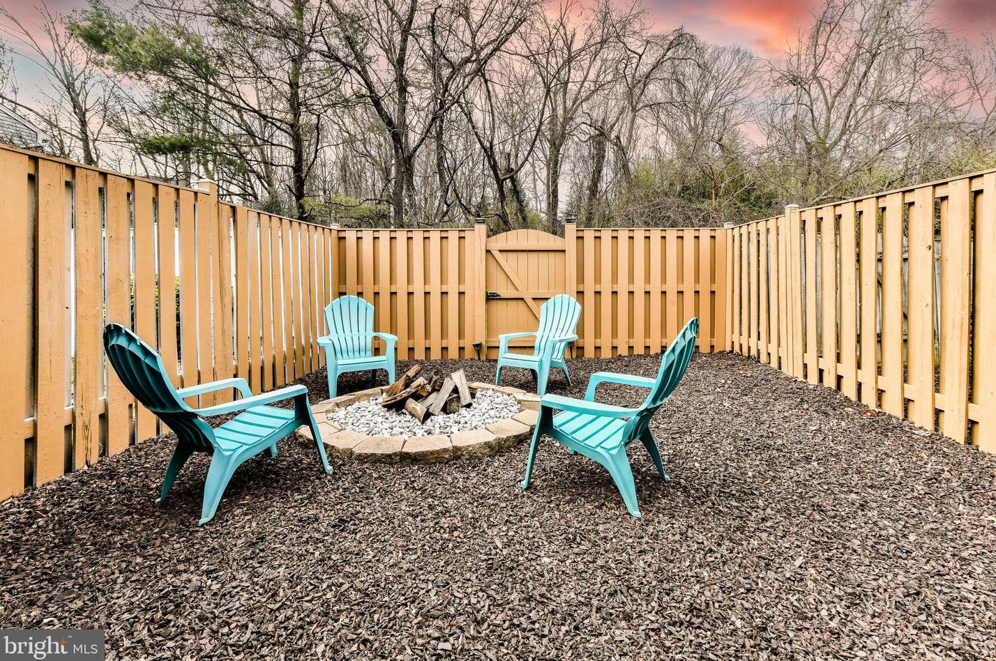 43 Bickel Ct, Sterling VA  20165-5727 exterior