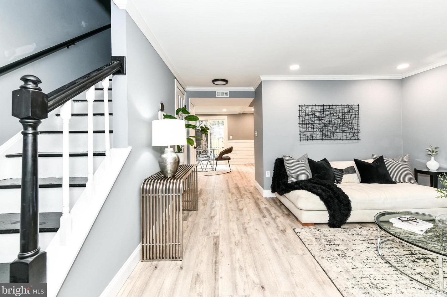 43 Bickel Ct, Sterling VA  20165-5727 exterior