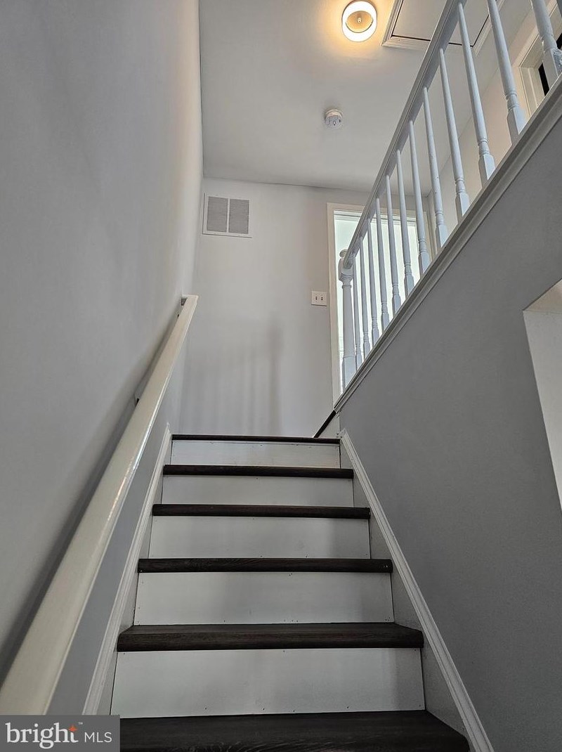 31 Southall Ct, Dulles VA  20165-5781 exterior