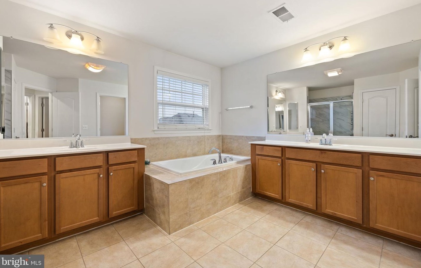 41547 Great Smokey Dr, Stone Ridge VA  20105-5549 exterior