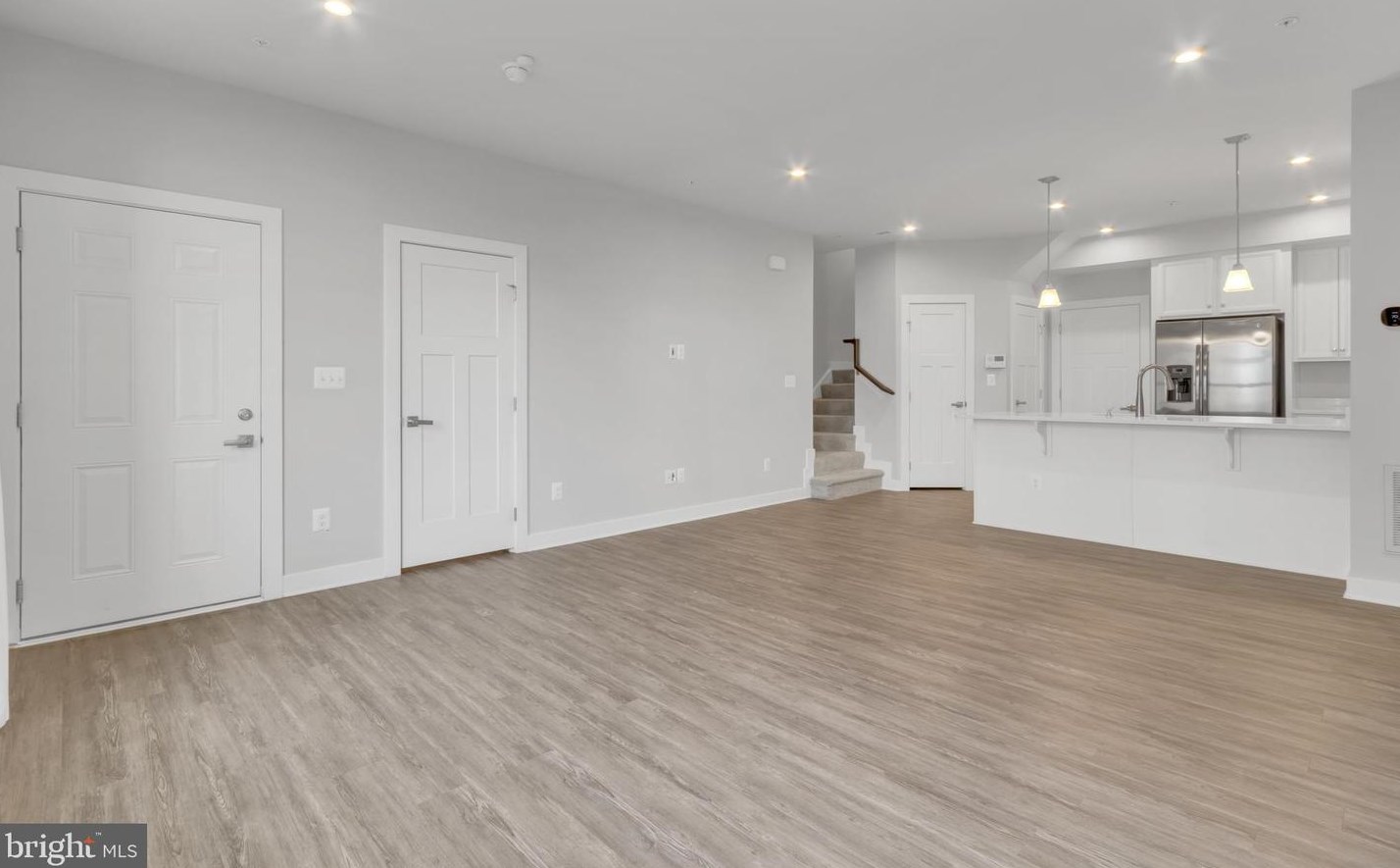 42587 Burbank Ter, Dulles VA  20166-2690 exterior