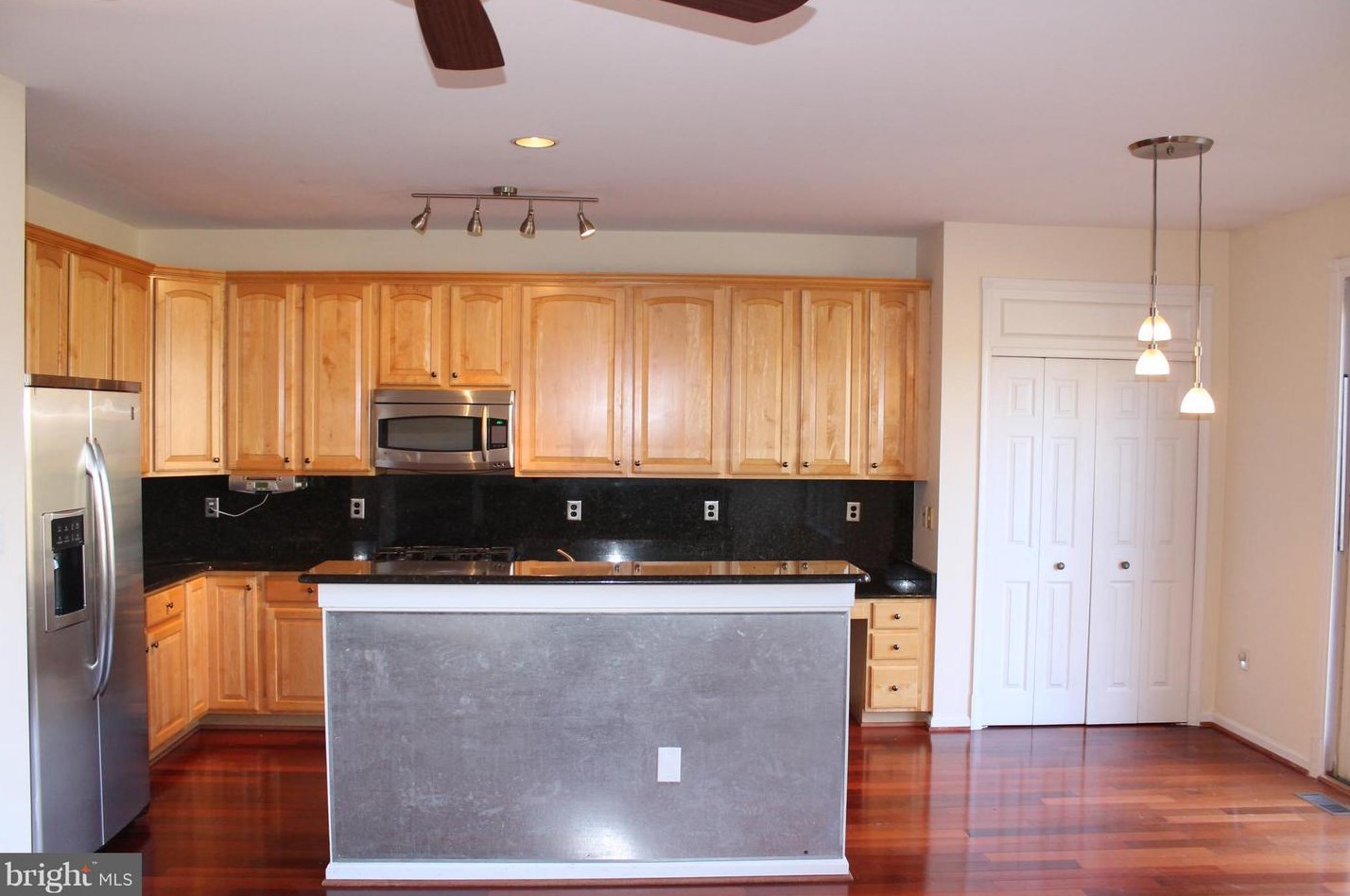 47682 Loweland Ter, Dulles VA  20165-5144 exterior