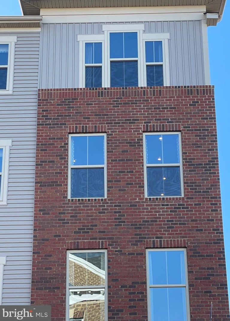 42589 Burbank Ter, Dulles VA  20166-2690 exterior