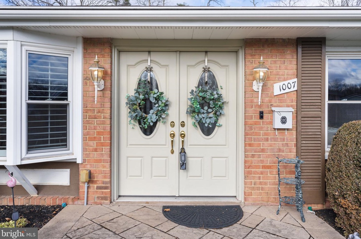 1007 Ironwood Rd, Dulles VA  20164-5112 exterior