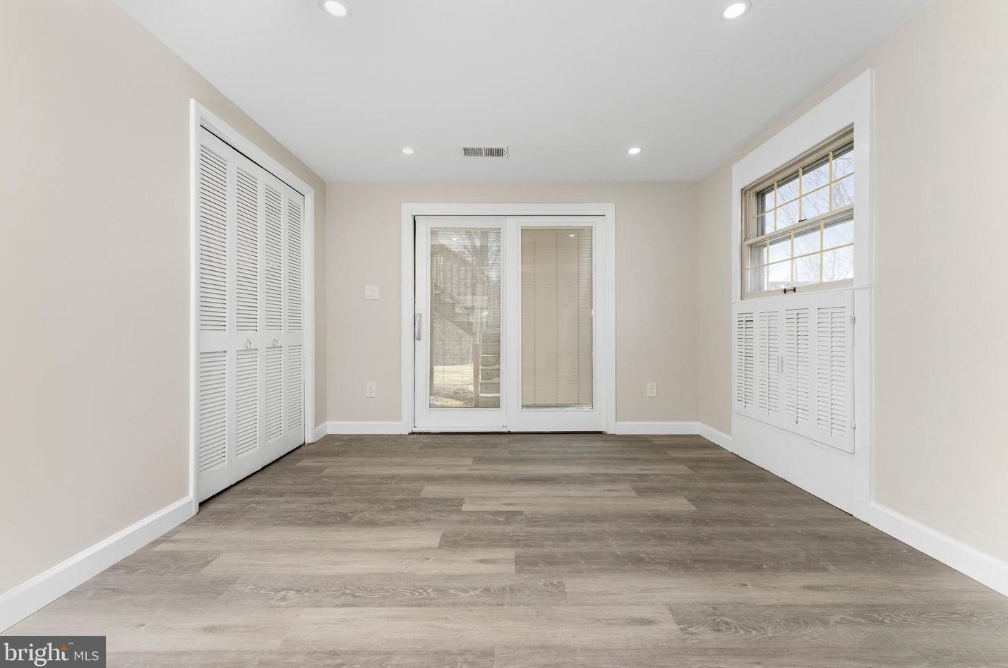 403 Poplar Rd, Dulles VA  20164-3309 exterior