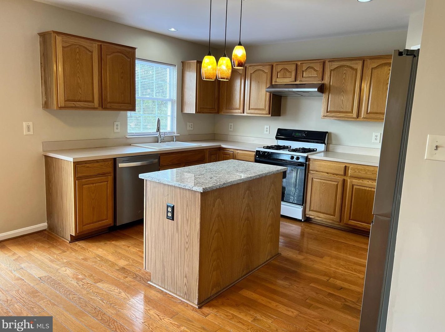22909 Regent Ter, Dulles VA  20166-9480 exterior
