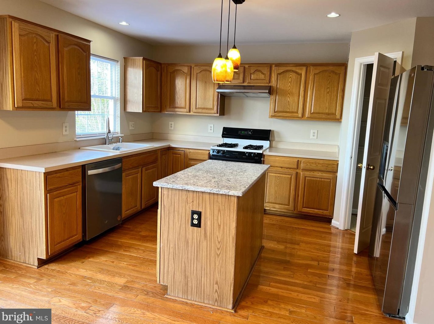 22909 Regent Ter, Dulles VA  20166-9480 exterior