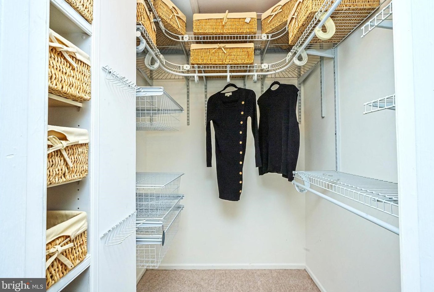 18 Oakdale Ct, Dulles VA  20165-5641 exterior