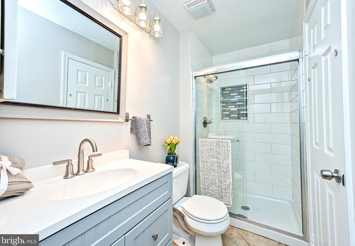 18 Oakdale Ct, Dulles VA  20165-5641 exterior