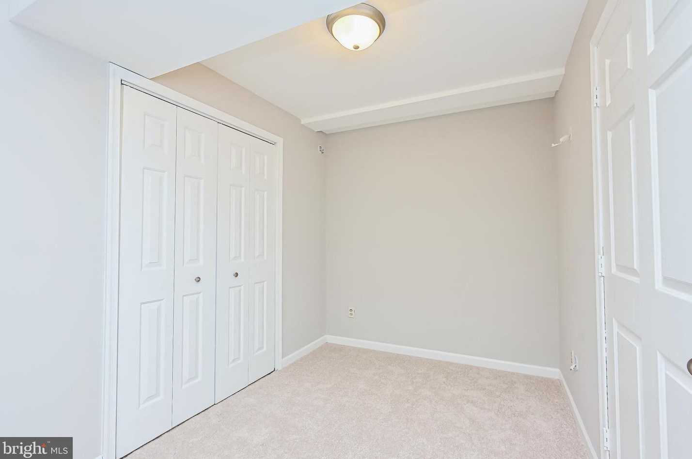 18 Oakdale Ct, Dulles VA  20165-5641 exterior