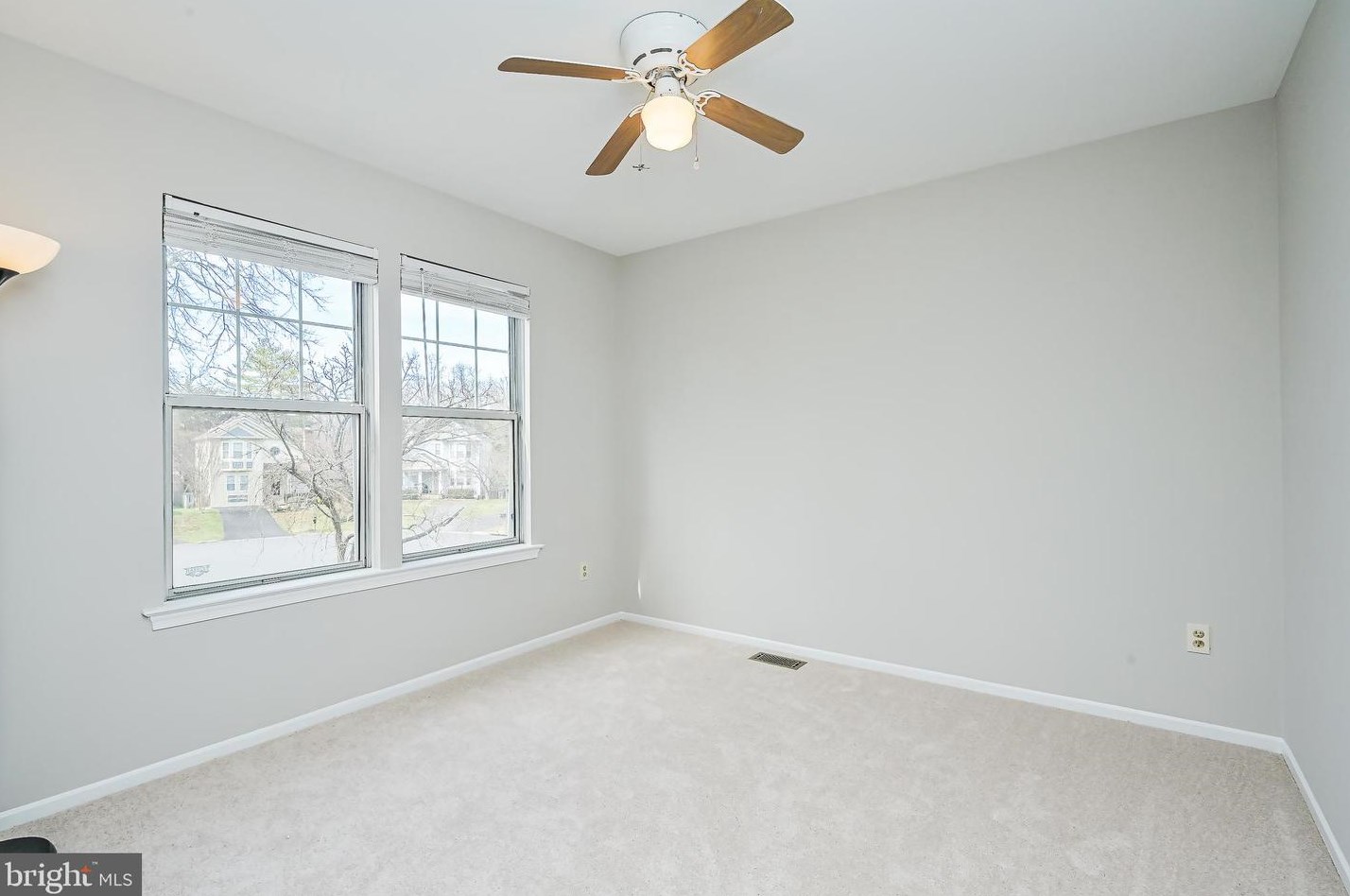 18 Oakdale Ct, Dulles VA  20165-5641 exterior