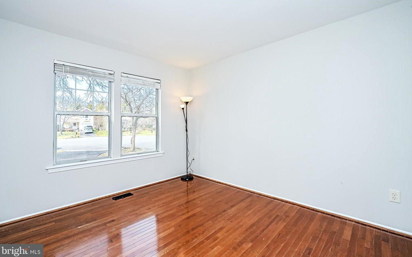 18 Oakdale Ct, Dulles VA  20165-5641 exterior