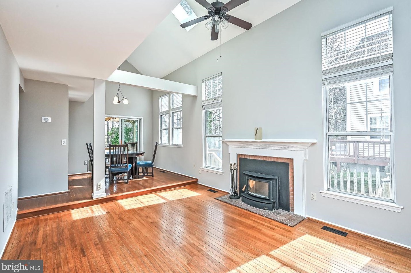 18 Oakdale Ct, Dulles VA  20165-5641 exterior