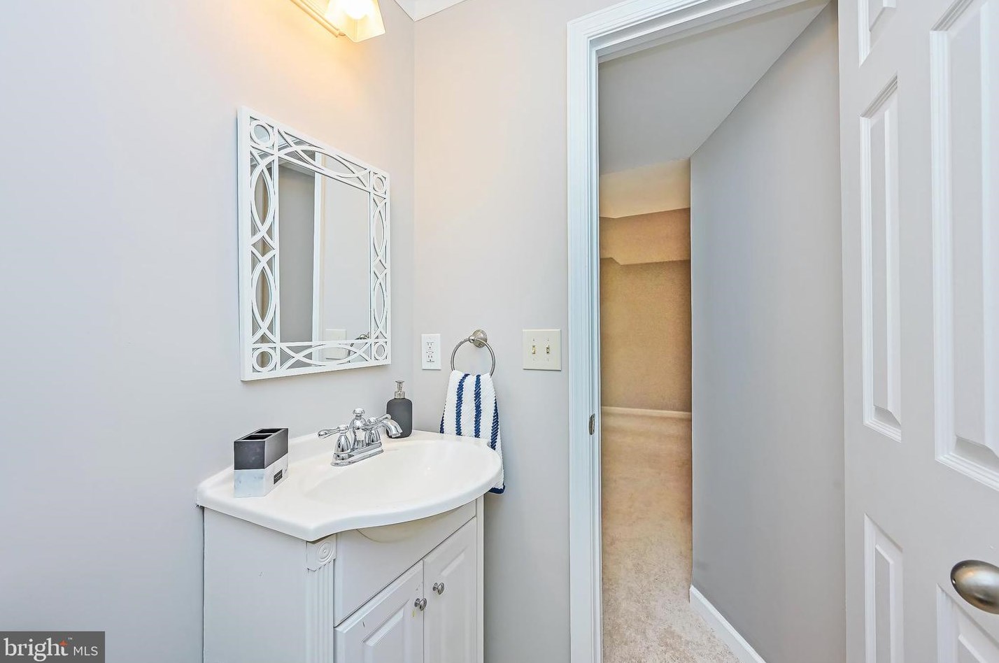 18 Oakdale Ct, Dulles VA  20165-5641 exterior