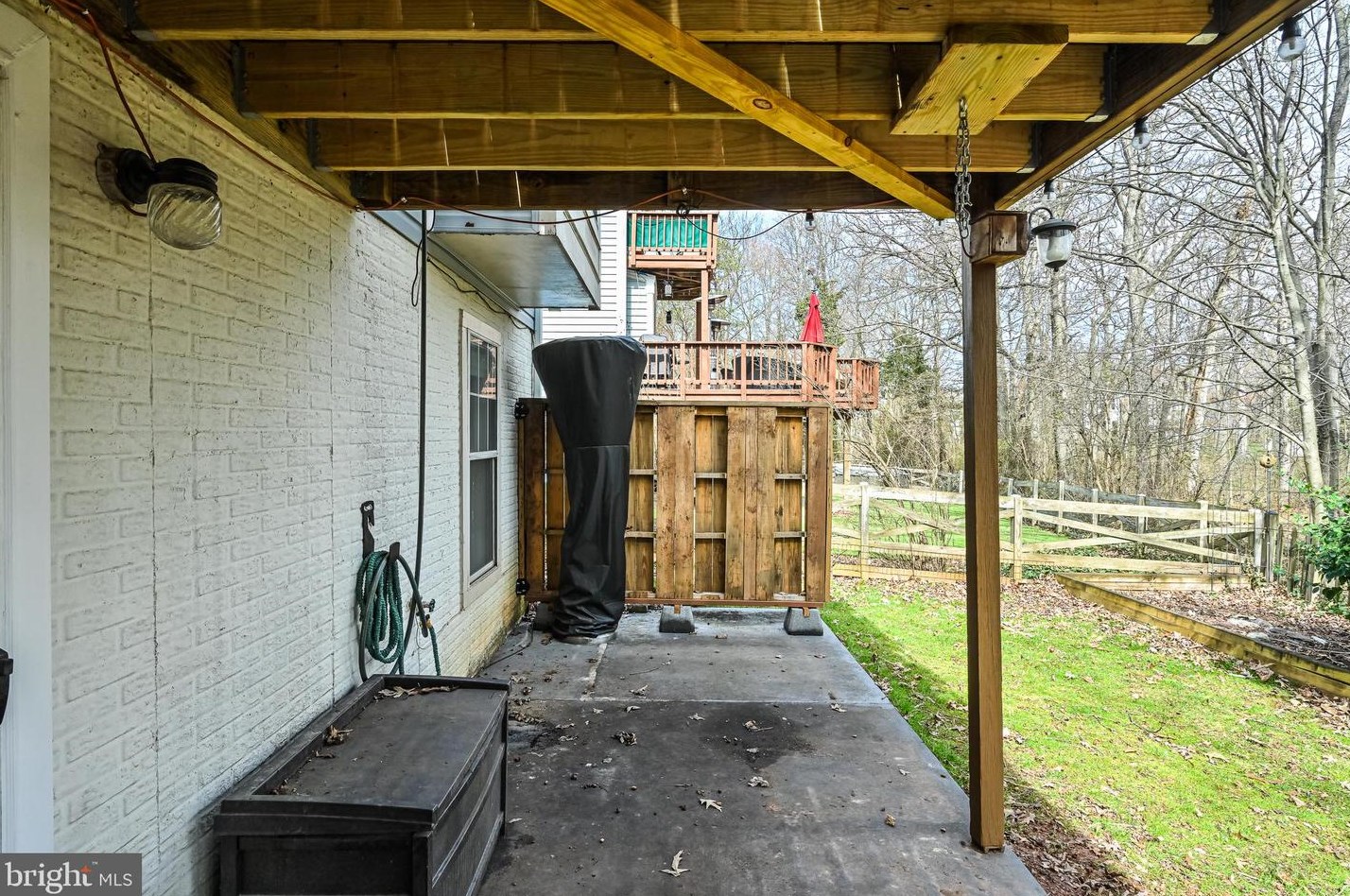 18 Oakdale Ct, Dulles VA  20165-5641 exterior