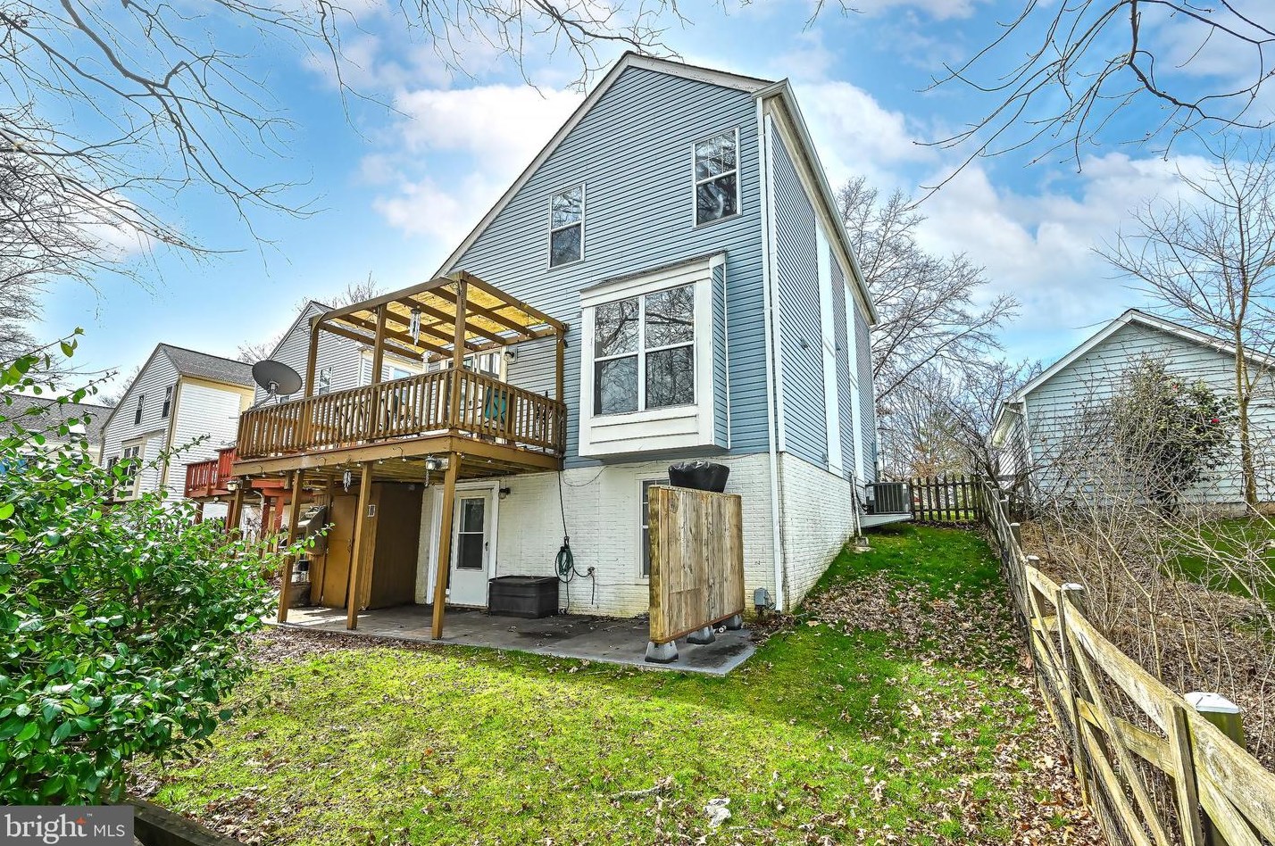 18 Oakdale Ct, Dulles VA  20165-5641 exterior