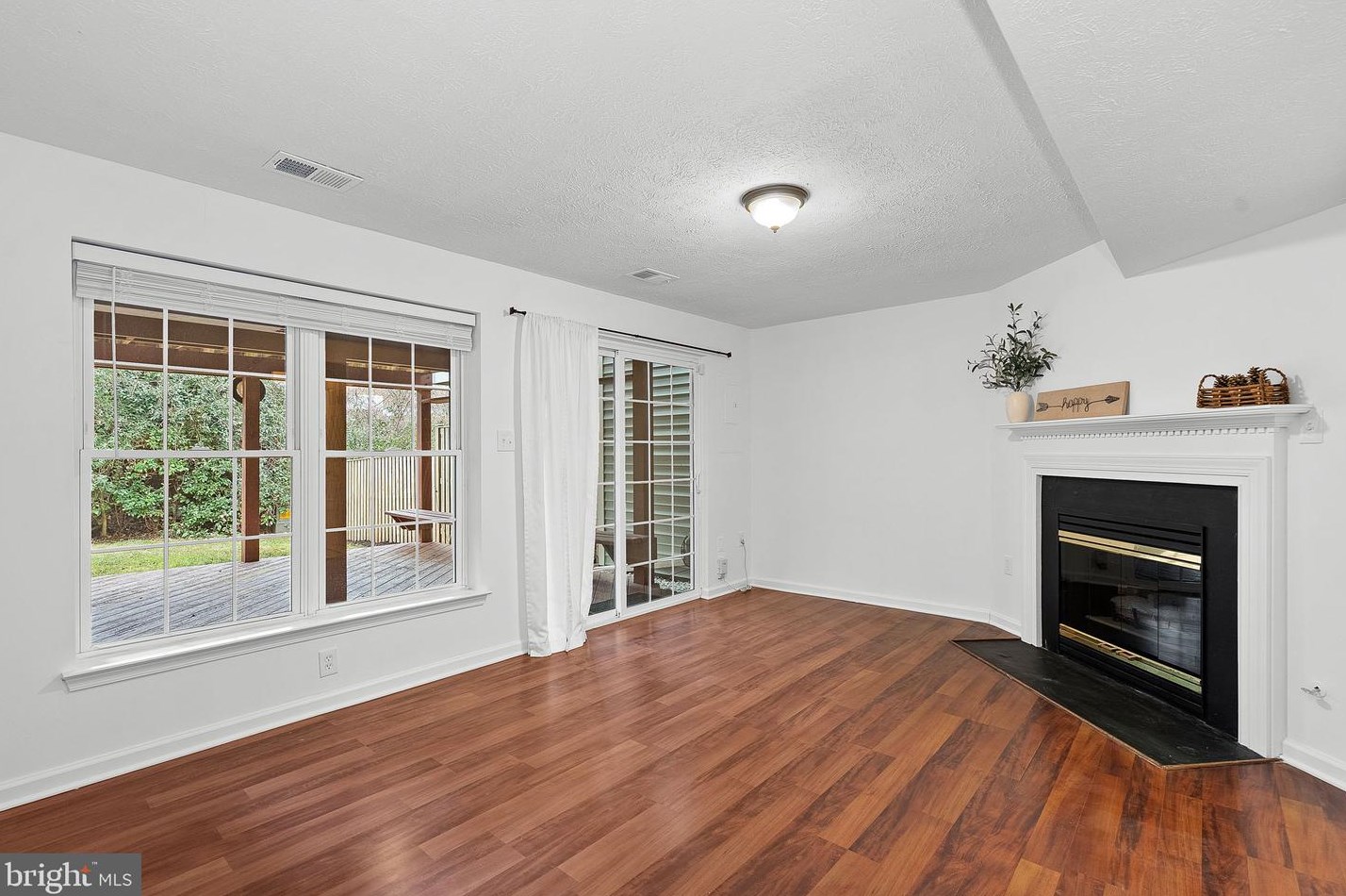 44112 Tippecanoe Ter, Ashburn VA  20147-4817 exterior