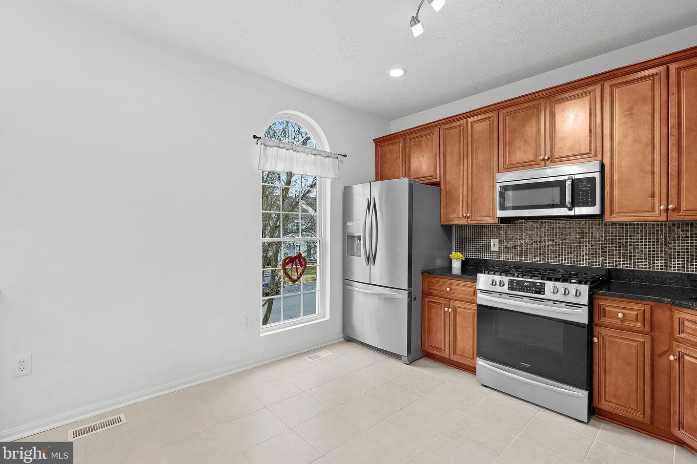 44112 Tippecanoe Ter, Ashburn VA  20147-4817 exterior