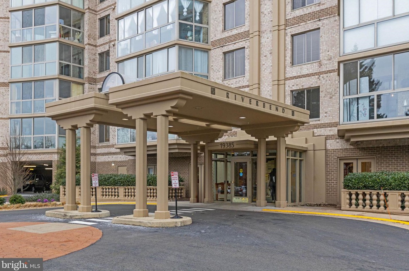 19385 Cypress Ridge Ter, Leesburg VA  20176-5162 exterior