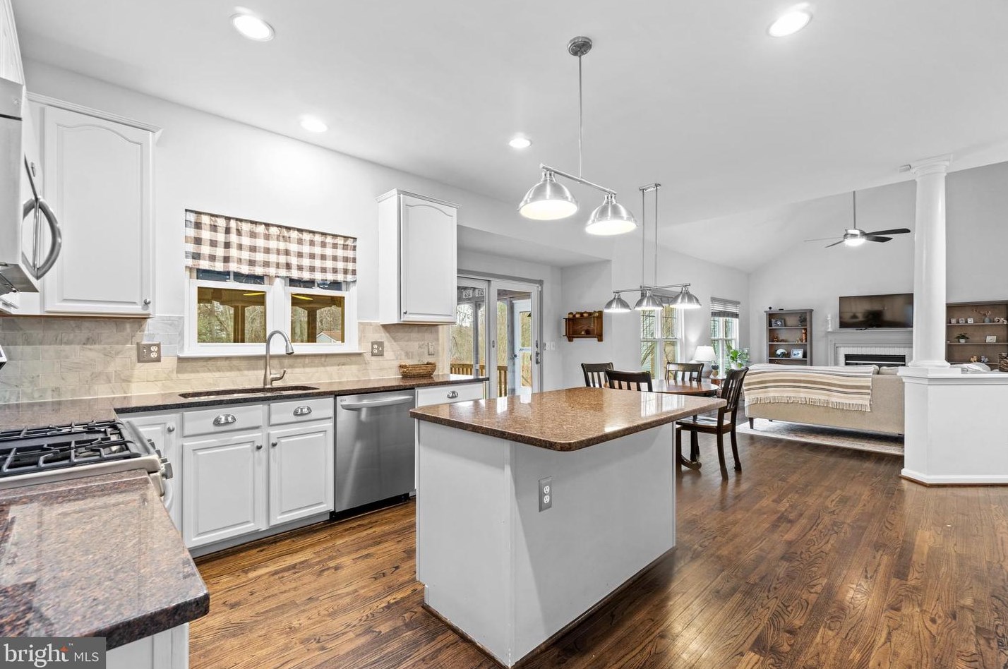 43126 Arundell Ct, Ashburn VA  20148-5021 exterior