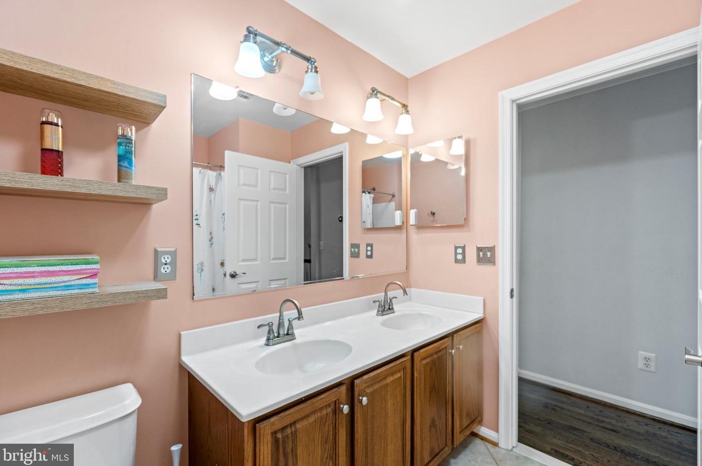 43126 Arundell Ct, Ashburn VA  20148-5021 exterior