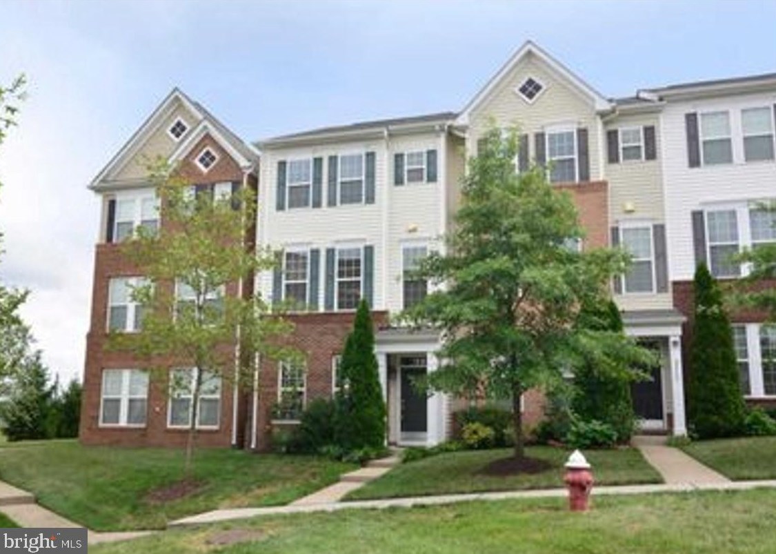22647 Gray Falcon Sq, Ashburn, VA 20148
