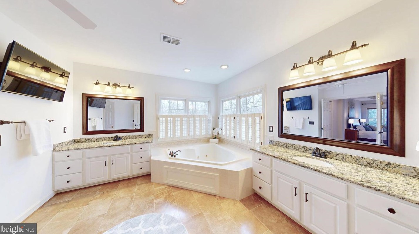 47305 Middle Bluff Pl, Dulles VA  20165-3131 exterior