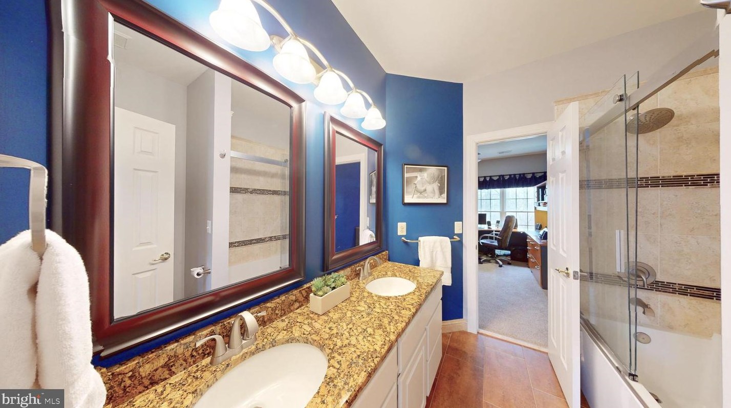 47305 Middle Bluff Pl, Dulles VA  20165-3131 exterior