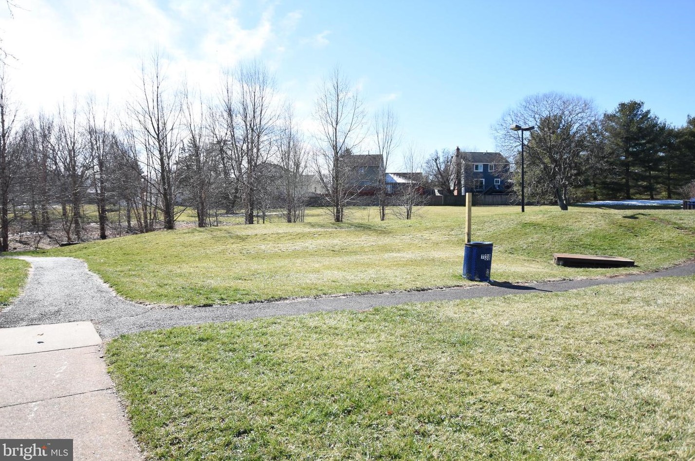 7 Carolina Ct, Dulles VA  20164-1729 exterior