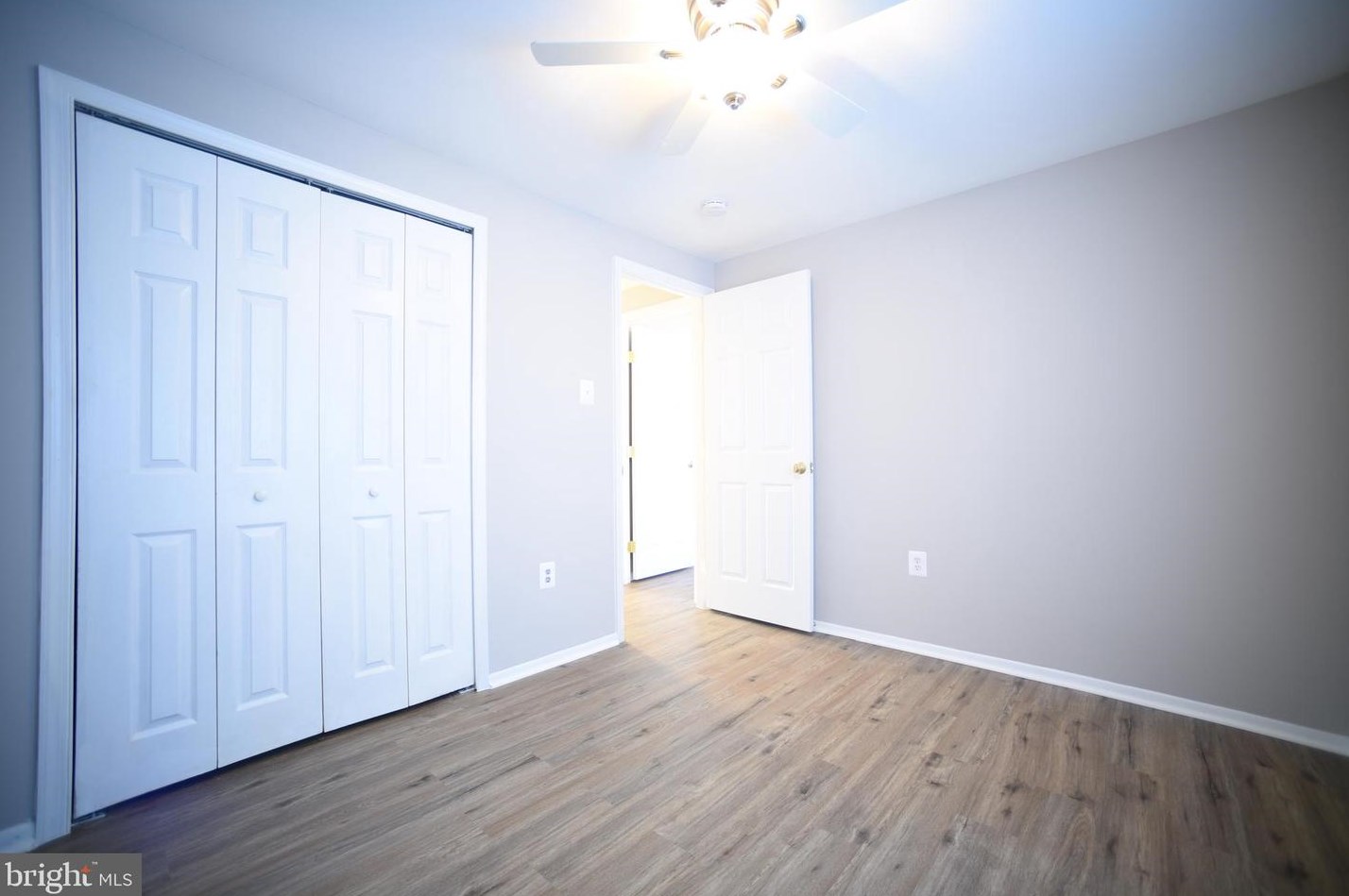 7 Carolina Ct, Dulles VA  20164-1729 exterior