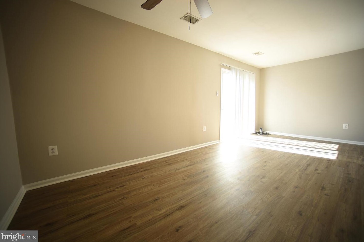 7 Carolina Ct, Dulles VA  20164-1729 exterior