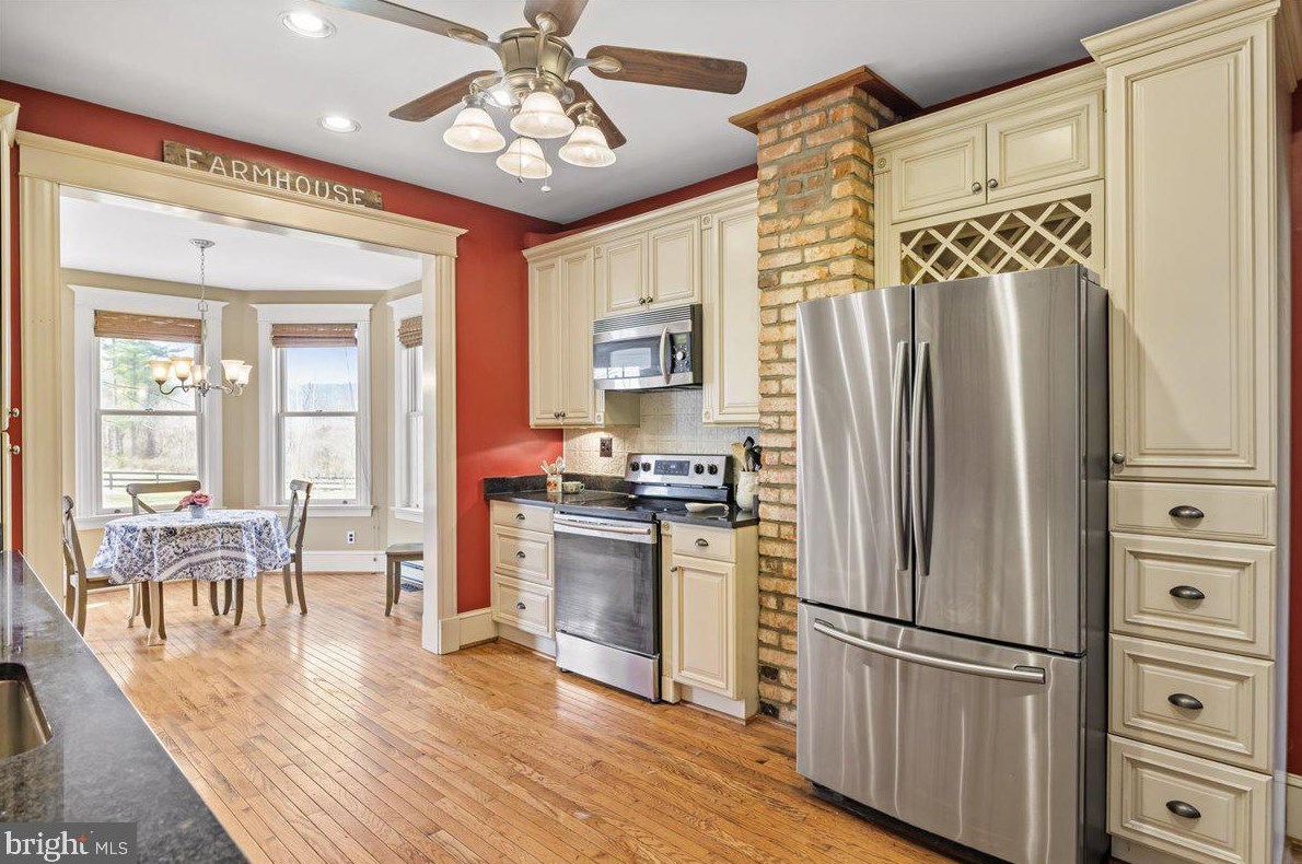 38749 Bolington Rd, Lovettsville, VA 20180