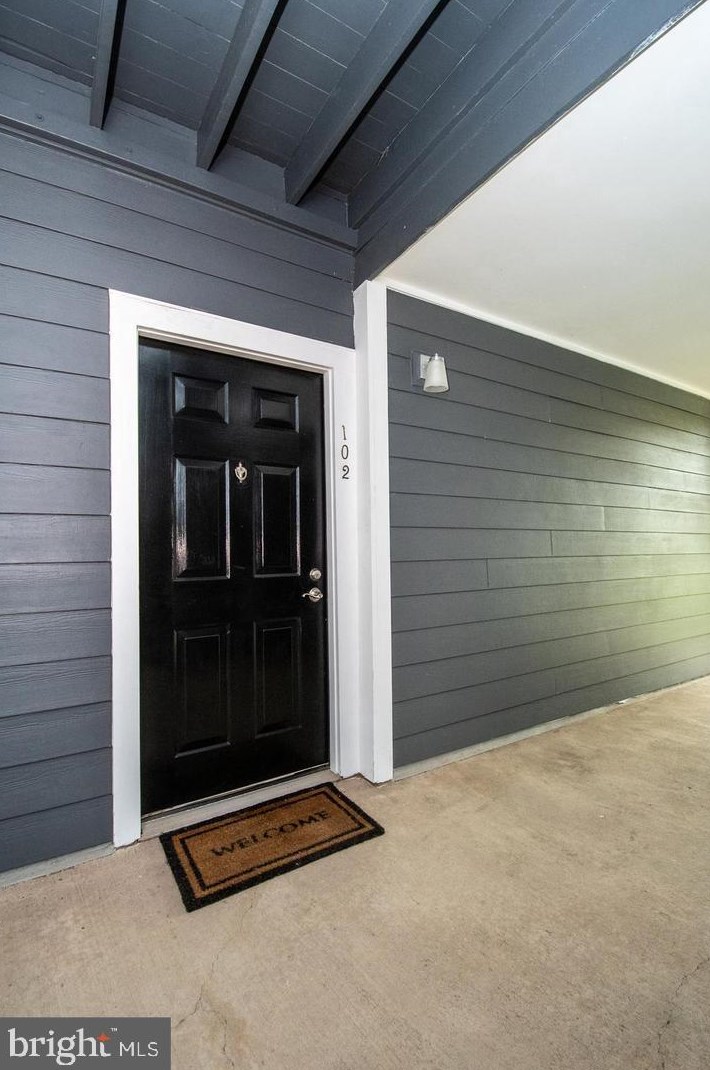 20273 Beechwood Ter Apt 102, Ashburn, VA 20147