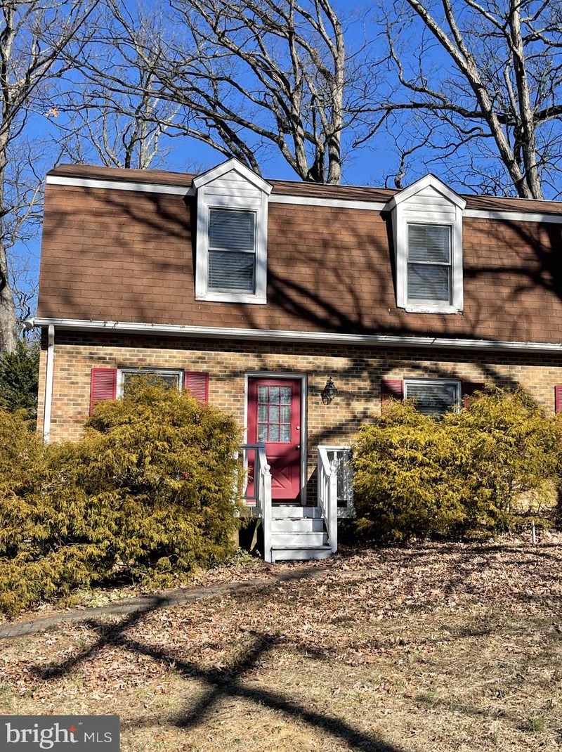 671 E G St, Purcellville, VA 20132