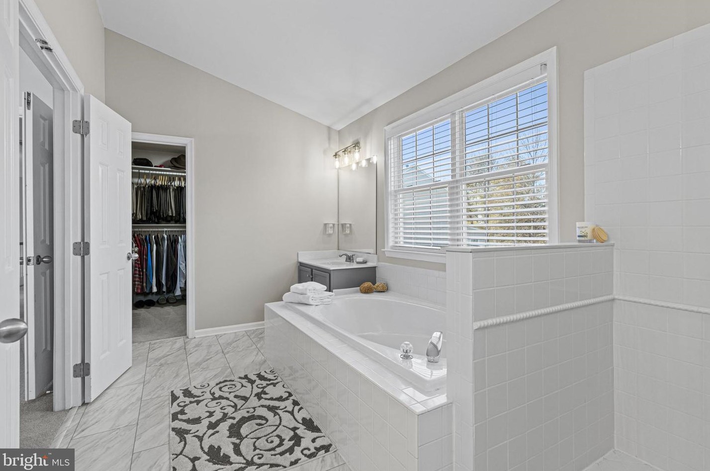 20543 Chapin Ct, Dulles VA  20165-3536 exterior